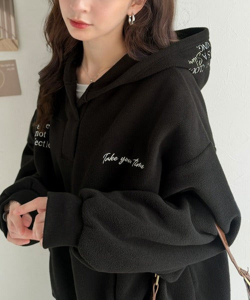 ふわっとあったか、秋冬の“欲しい”をぎゅっと♪刺繍デザインスキッパー衿フリースパーカー ce1020395