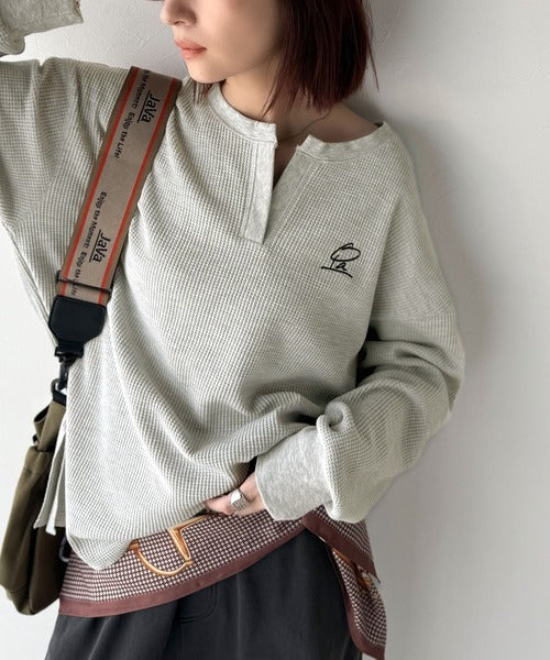 洒落感アップのこなれT。胸刺繍ワッフルオーバーサイズキーネックロンT（長袖） ce1260496