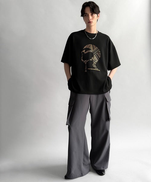 「視線を独り占め。」フェイスグラフィックオーバーサイズTシャツ／Face Graphic Oversized Double-Knit T-Shirt co1010006