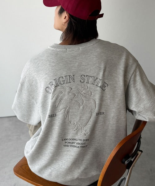 【Classical Origin】バックスタイルで魅せるベーシックな一枚。Rooster Back Embroidered Sweat Trainer／ルースターバック刺繍スウェットトレーナー co1010039