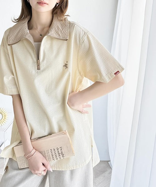 《Javaジャバコラボ》一点投入で好印象コーデ。胸刺繍サッカー素材ハーフジッププルオーバー jv1260175