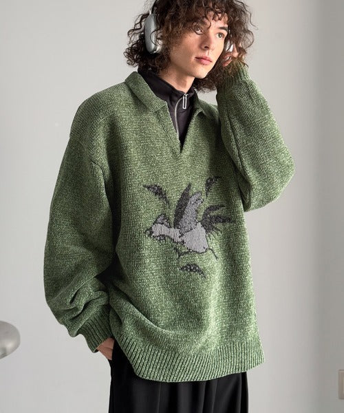 【Classical Origin】「個性で遊ぶ。」モール糸使いルースター柄襟付きVネックセーター／Chenille Yarn Rooster Motif Collared V-Neck Sweater co1150075