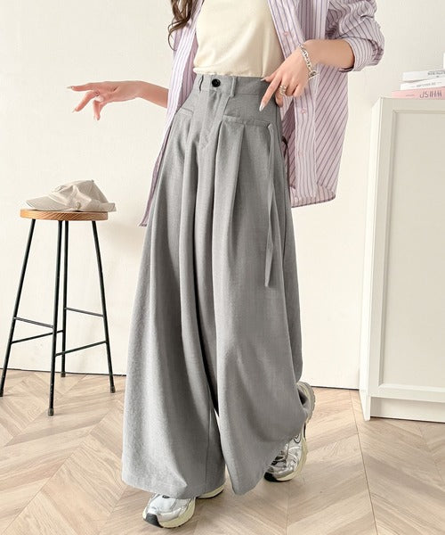 動くたび軽やか上品シルエット。サイドリボン付き3タックハイウエストワイドパンツ ce1015073