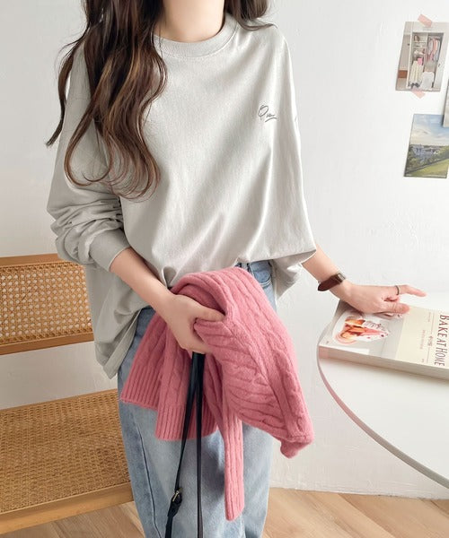 シンプルカジュアルを格上げ。綿100%ワンポイント胸刺繍シンプルロンTee ce1260187