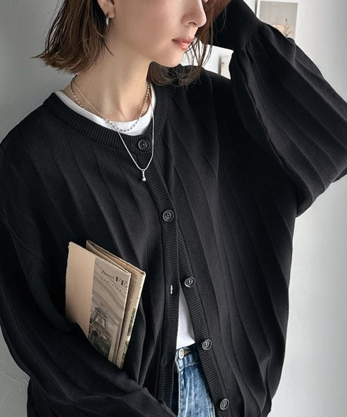 羽織るだけでサマになる、ゆるっと美シルエット。タック編みカーディガン（長袖） ce1260502