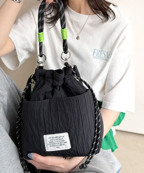 《JaVaジャバコラボ》見た目以上の大容量！毎日持ち歩きたい。2way配色ドローコード巾着ショルダーバッグ jv1179084