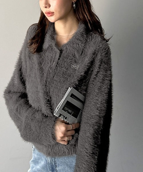 【mily bilet】カジュアルな大人ふんわり。メタルプレート使いフェザーシャギーポロニット（長袖） mi1029134