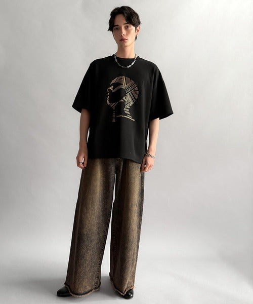 「視線を独り占め。」フェイスグラフィックオーバーサイズTシャツ／Face Graphic Oversized Double-Knit T-Shirt co1010006