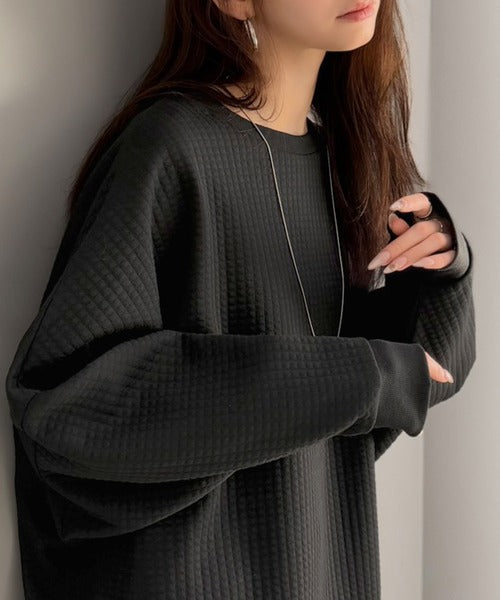 《JaVaジャバコラボ》シンプルなのに埋もれない、表情豊かな一着。ふくれジャガード オーバーサイズプルオーバー（長袖） jm1010693
