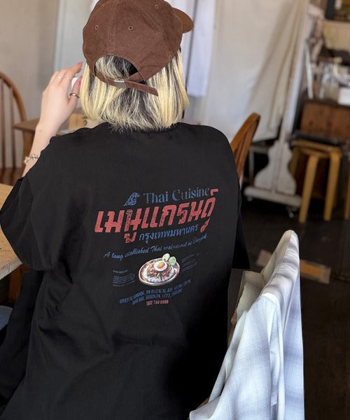 《JaVaジャバコラボ》お洒落見え確定。綿100％タイ料理メニュー風プリントルーズフィットTシャツ(オーバーサイズ) jv1029127