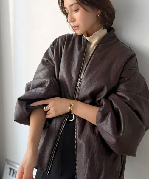 《JaVaジャバコラボ》軽やかに羽織れて旬顔に。フェイクレザー中綿入り軽量スタンドノーカラージャケット(長袖) jm1070258