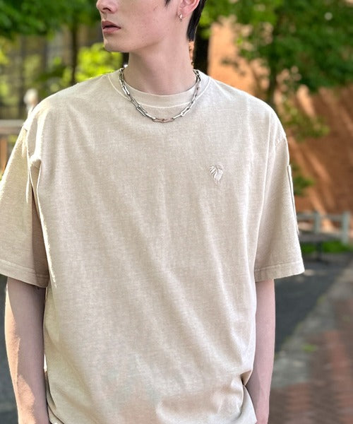 「イマドキな、古着感。」袖ポケット付きピグメント加工刺繍入りTシャツ／Sleeve Pocket Pigment-Dyed Embroidery T-Shirt co1150025