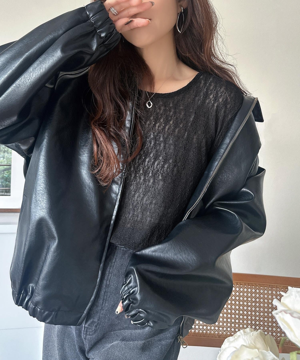 ほどよい透け感が大人上品。総柄シアーレーストップス(長袖) ce1010488