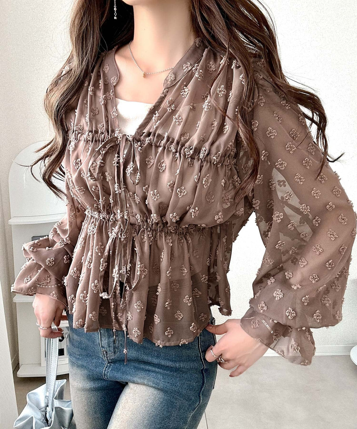 【mily bilet】透け感シフォンでつくる、大人の可憐スタイル。花柄シフォンカーデブラウス（長袖） mi1019105