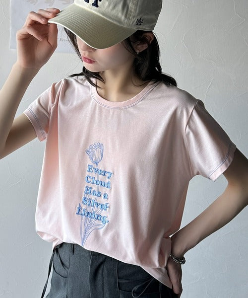 上品さが魅力。フラワープリントグラフィック刺繍Tシャツ（半袖） ce1050268