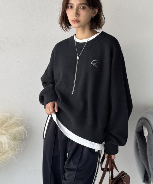 シンプルながらも洗練されたデザインで、こなれ感。胸刺繍スウェット見えコクーンニット（長袖） ce1260463