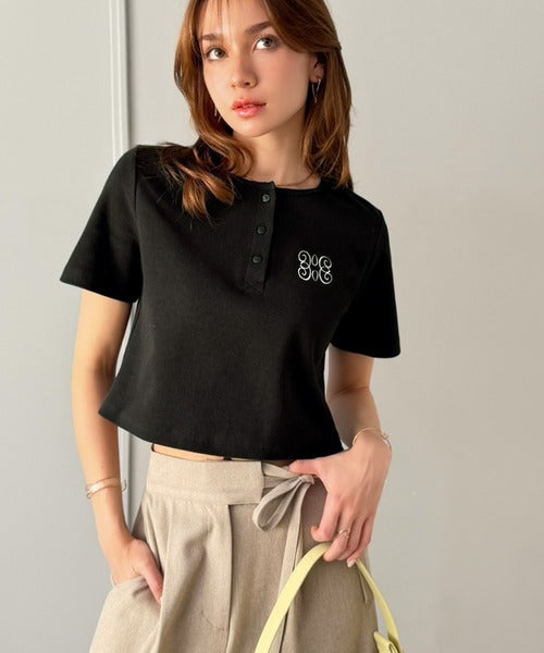 【mily bilet】シンプルを可愛く、今っぽく♪ロゴ刺繍ヘンリーネッククロップドテレコリブ半袖カットソー（ショート丈） mi0789014