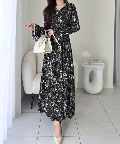 【mily bilet】着るだけで華やぐ、大人可愛い花柄ワンピース。キャンディスリーブプリーツワンピース (ロング丈) mi1139120
