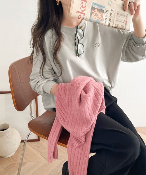 シンプルカジュアルを格上げ。綿100%ワンポイント胸刺繍シンプルロンTee ce1260187