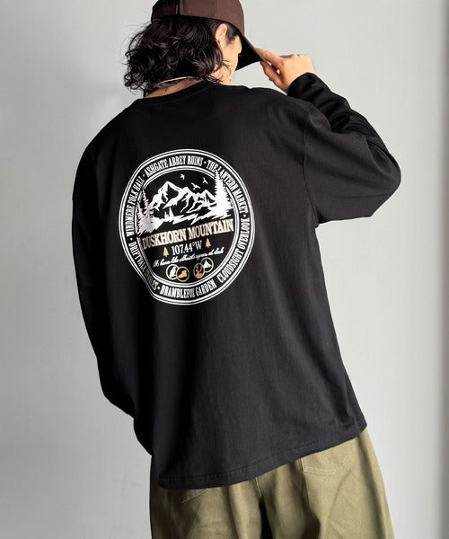 《JaVaジャバコラボ》程よいストリート感で幅広いスタイルにマッチ。 綿100%アドベンチャーマウンテンTシャツ（長袖） jo1150068