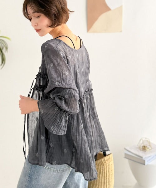 【Classical Evon】透ける繊細刺繍で華やかに着映える。着こなし広がる前後2WAY フラワー刺繍シアー楊柳ブラウス ev1240127