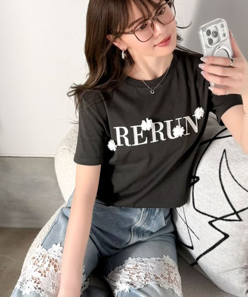 【mily bilet】フロント刺繍でさりげなく華やぐ♪ 立体花モチーフＴシャツ（半袖） mi1359053