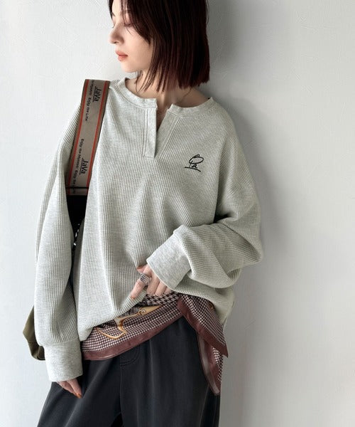 洒落感アップのこなれT。胸刺繍ワッフルオーバーサイズキーネックロンT（長袖） ce1260496