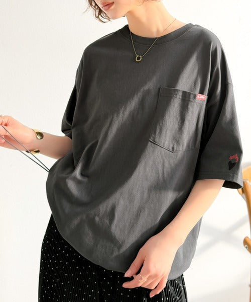 《JaVaジャバコラボ》男女でお揃いできちゃう！バックプリントで差がつく個性派T♪ 裾スピンドル フロッキーバックプリントビッグTシャツ jv1260543