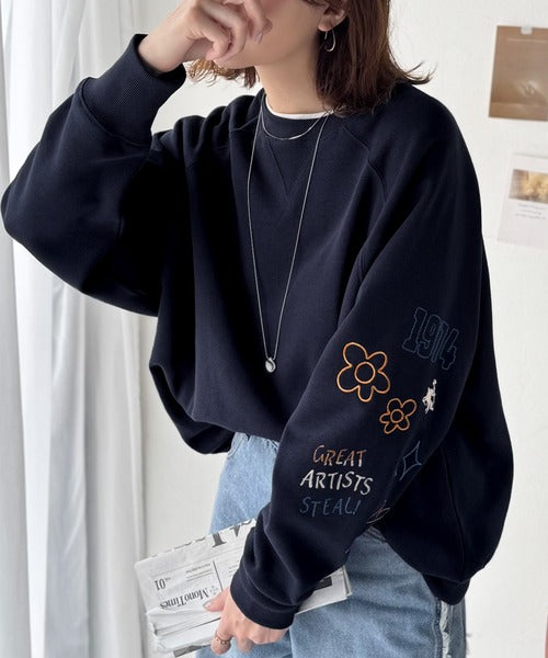 ハンドメイド風刺繍に釘付け。前後2wayランダム袖刺繍裏起毛スウェット ce1050222