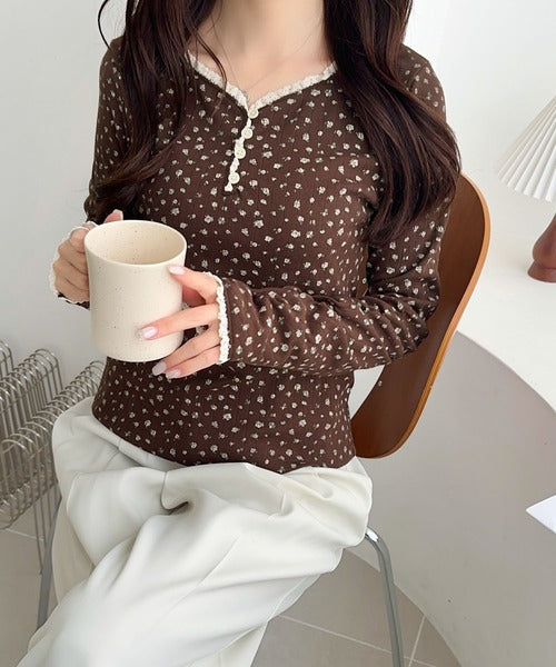 【mily bilet】華やかさと可愛さを1枚で。花柄レース使い袖ギャザーヘンリーカットソー mi1019106