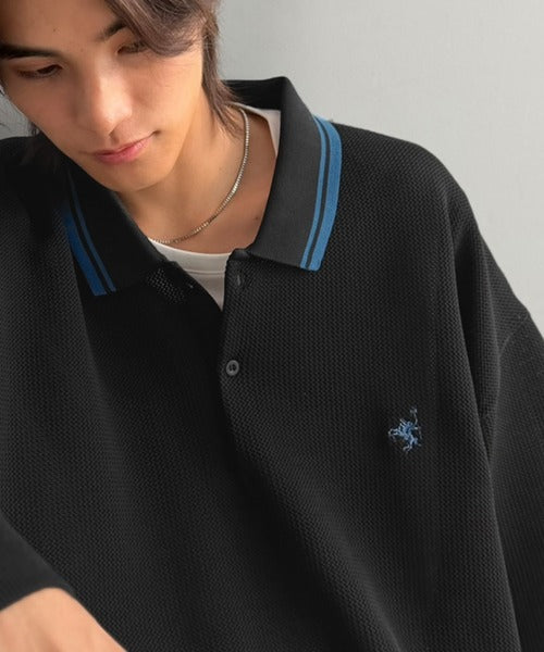 《JaVaジャバコラボ》ベーシック以上、主張しすぎない存在感。胸刺繍入り襟ライン配色ニットポロシャツ（長袖） jo1250008