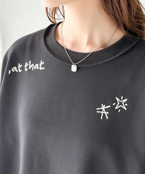 後ろ姿までぬかりなくオシャレにキマる。ランダム刺繍裏毛ハーフスリーブTシャツ ce1260260