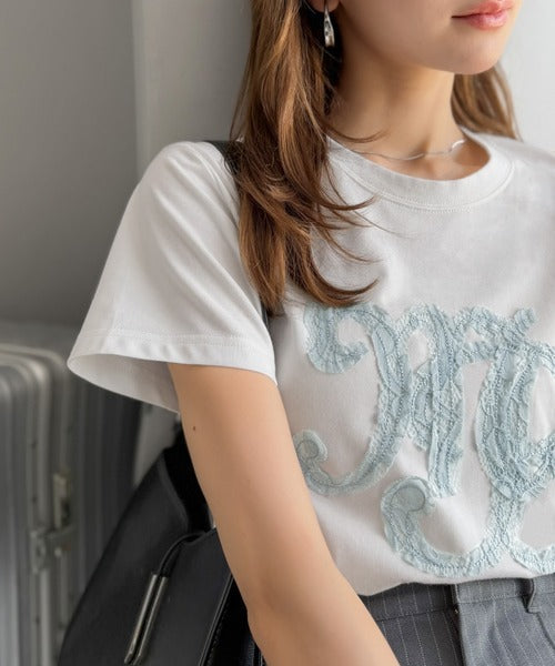 【mily bilet】1枚でサマになる。レースの透け感と光沢が魅力のレースワッペンTシャツ（半袖） mi1029185