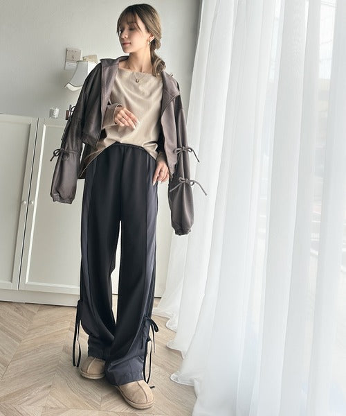 女性らしさ漂う、大人シンプル。シルケット風ボートネックロンTee ce1050246