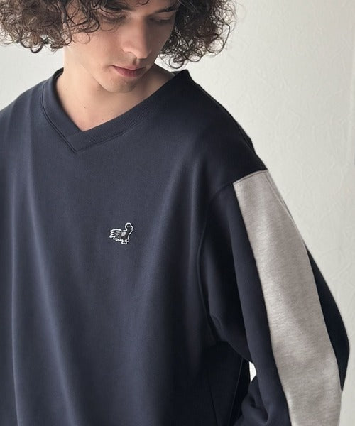 【Classical Origin】「個性をアクセントに。」袖ライン配色Vネックスウェットトレーナー（長袖）／Color Blocked Sleeves V-Neck Sweat Trainer co1150044