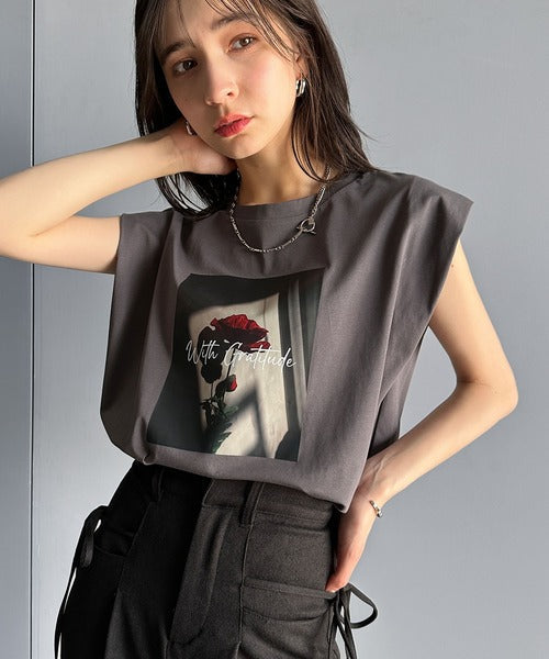 シンプルなのに着映える！お花フォトプリントシルケット加工フレンチスリーブTシャツ ce1020197