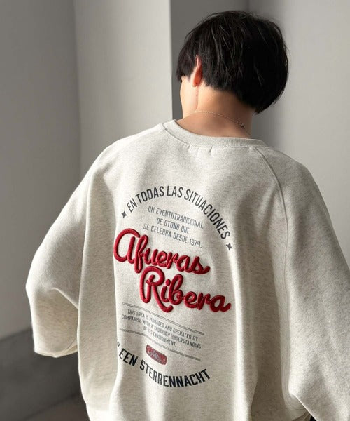 《JaVaジャバコラボ》背中で魅せる、俺。ラフに着てもサマになる。バックプリント刺繍スウェット（オーバーサイズ） jm1050404