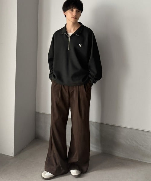 胸刺繍ダンボール素材オーバーサイズショート丈ドルマンスリーブハーフジッププルオーバー（長袖）／Chest Embroidered Double-Knit Oversized Cropped Dolman Sleeve Half-Zip Pullover co1010072