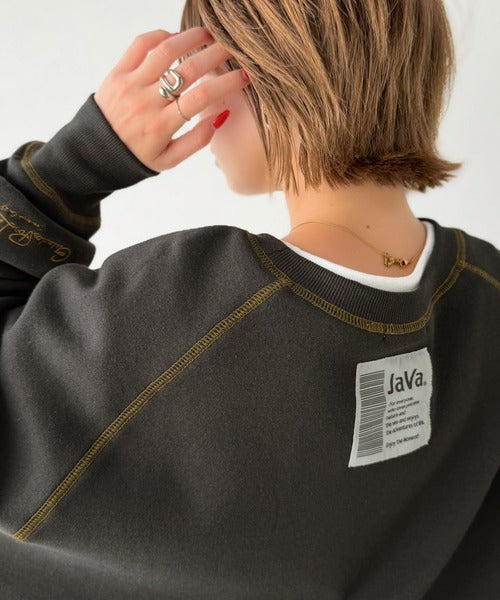 《JaVaジャバコラボ》配色ステッチが映える◎裏起毛ガゼット＆袖刺繍プルオーバー jv1050391