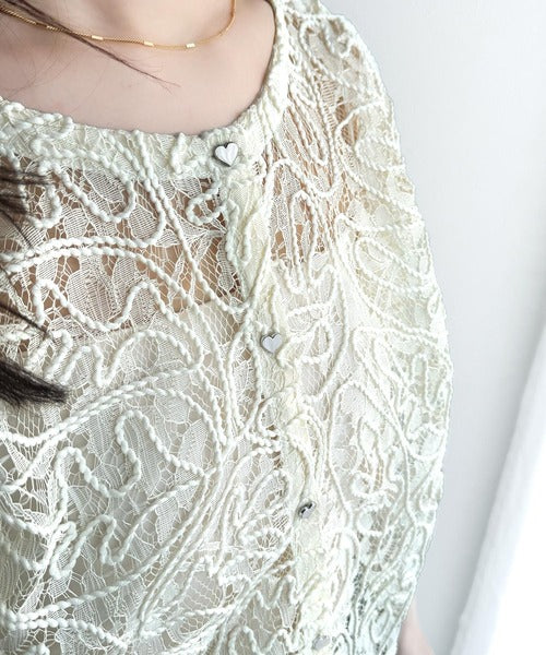 【mily bilet】大人の華やかトップス。ハートボタン使い前後2way花柄レースコード刺繍カーディガン(半袖） mi1019069