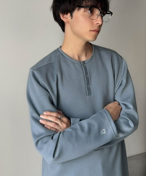 《Classical Origin》首元と袖口で魅せる、大人のゆるT。ダンボール素材ドット釦ヘンリーネックTシャツ（長袖） co1010058