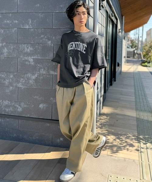 《JaVaジャバコラボ》【吸水速乾機能付き】Tシャツ派にこそ試してほしい！さらっと夏場も快適なカレッジロゴ 飛び刺繍 ミニ裏毛Tシャツ jo1150097