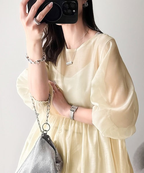程よい透け感が女性らしい。前後2WAYのオーガンジーのバルーンブルゾン ce1010383