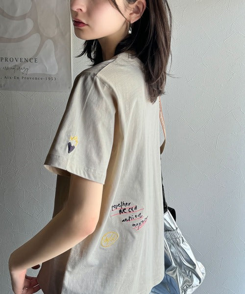 【sustaina+】アートのように刺繍が映える。オーガニックコットン100%らくがき風刺繍 無地＆ボーダー柄半袖Tシャツ ce1260396