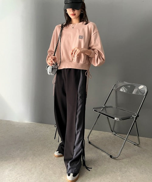 【mily bilet】大人肌見せヘルシースタイル。サイドレースアップ胸刺繍オフショルダースウェット mi1019051