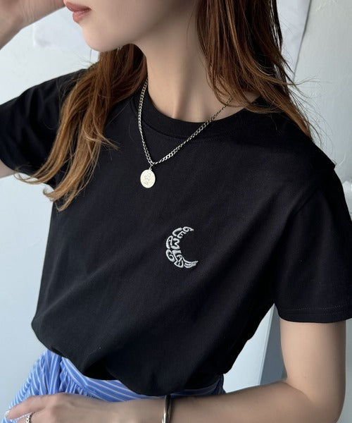 【sustaina+】オーガニックコットン100%。胸元ラメ糸ワンポイント刺繍 無地＆ボーダー柄Tシャツ（半袖） ce1260397