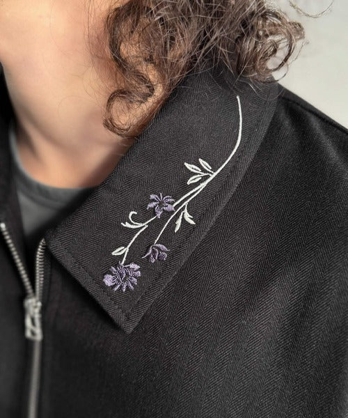 「高見え確定。」刺繍デザインジップシャツ／Embroidered Design Zip Shirt co1010043