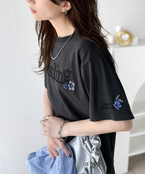 ナチュラルな中に、さりげない華。綿100％ロゴ×フラワー刺繍ビッグTシャツ（半袖） ce1260485