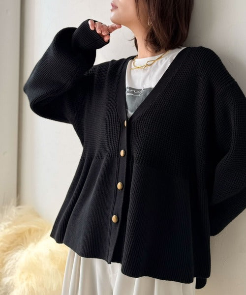 【Classical Evon】ペプラムで叶える、大人の華やぎ。ワッフル編み切り替えペプラムニットカーディガン（長袖） ev1420003