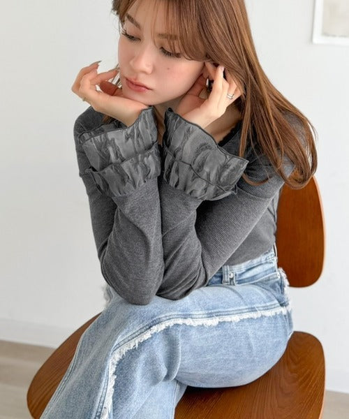 【mily bilet】大人フェミニンを叶える。袖フリルレースヘンリーネックトップス mi1359050